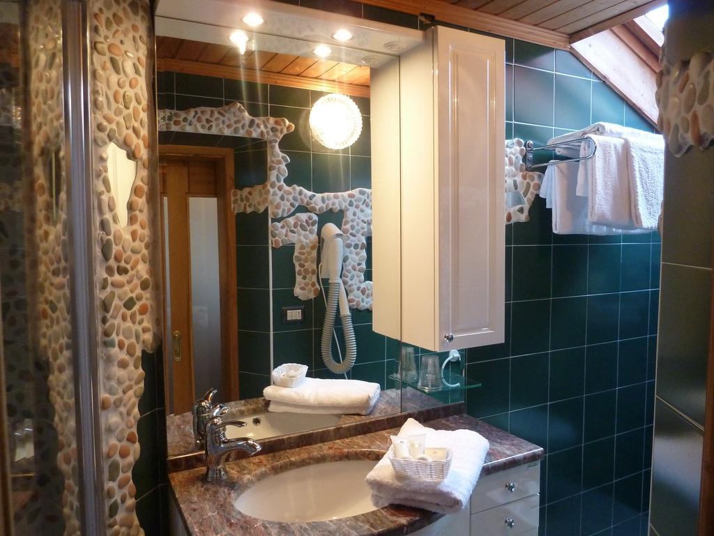 Hotel Ancora Castello-Molina di Fiemme Rom bilde
